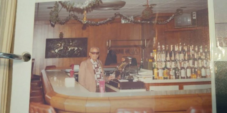 Lounge Leo - 22 Reviews - Bars